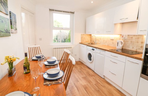 Leyburn Cottage | DAISY COTTAGE, pet friendly, character holiday cottage in Leyburn