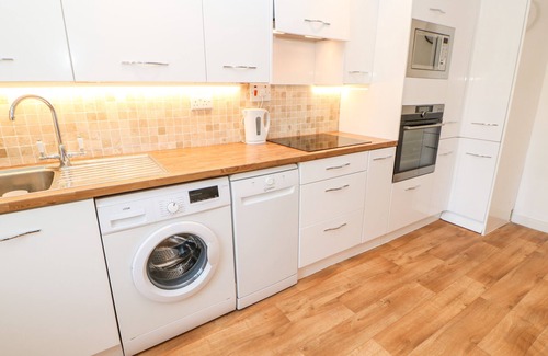 Leyburn Cottage | DAISY COTTAGE, pet friendly, character holiday cottage in Leyburn