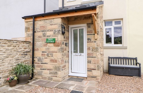 Leyburn Cottage | DAISY COTTAGE, pet friendly, character holiday cottage in Leyburn