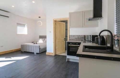 Earls Barton House | Daisy