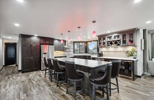 Ashwaubenon House | Daisy Lane - Walk to Titletown /Draft