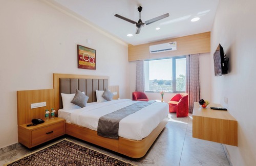 Dwarka Hotel | Daksh The Grand Govardhan Dwarka