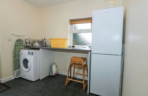 Garndolbenmaen Cottage | DALAR COTTAGE, pet friendly, character holiday cottage in Criccieth