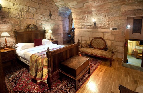 Bonnyrigg Hotel | Dalhousie Castle Hotel & Spa
