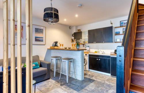 Anatole France Danton Apartment | Dalikyda Le Duplex Tropical