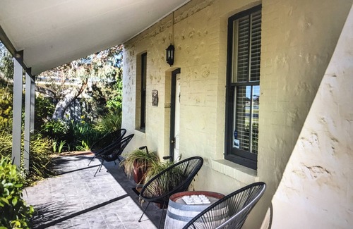 Bonney Cottage | Dalton on the Lake - Bed and Breakfast on the Lake