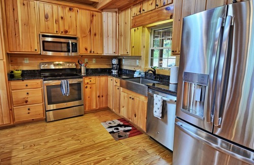 Creston Cabin | Daltons Creek Cabin-Open for Bookings! AC, FP, Hot Tub