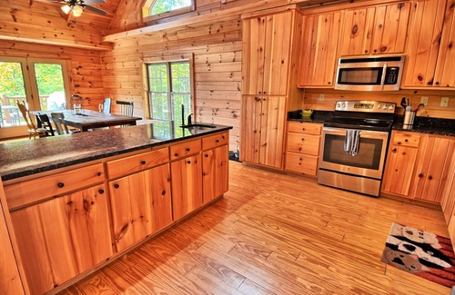 Creston Cabin | Daltons Creek Cabin-Open for Bookings! AC, FP, Hot Tub
