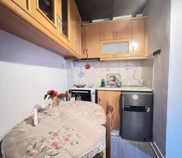 Lesbos Apartment | Dameli