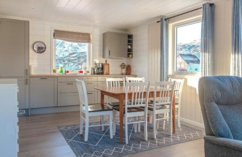 Sund i Lofoten Apartment | Damperiholmen cabin