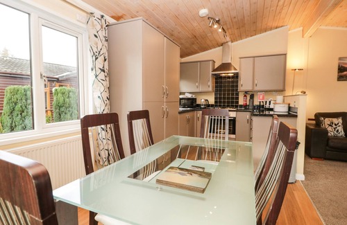 Troutbeck Bridge Cottage | DAMSON LODGE, pet friendly, with hot tub in Windermere