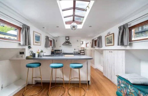 Tower Hill Boat Rental | Dana, Historic Dutch Barge in idyllic location , Central London