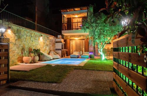 Aristotelis House | Dandy Villas Nea Roda - Melodic Waves - Private - Pool - Parking - Cellar