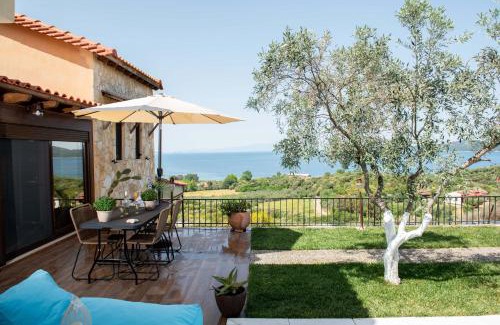 Aristotelis House | Dandy Villas Nea Roda - Melodic Waves - Private - Pool - Parking - Cellar