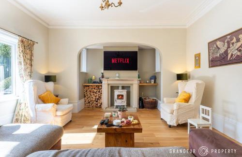 Poole House | Danecourt Manor by Grandeur Property