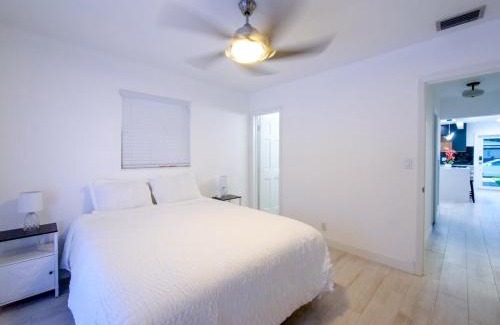 Dania Beach House | Dania Beach 4-bedroom house - Pool,Parking,Grill