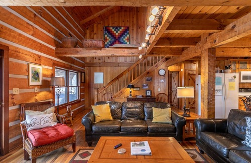 Boone Cabin | Daniel Boone Lodge- Hot Tub-Pet Friendly-Pool Table-Nearby New River