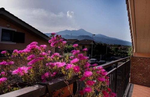 Aci Sant'Antonio Apartment | Daniele's Suite. Etna, Sea & much more.