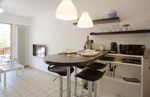 Hyeres City Centre Apartment | Dans un écrin de verdure