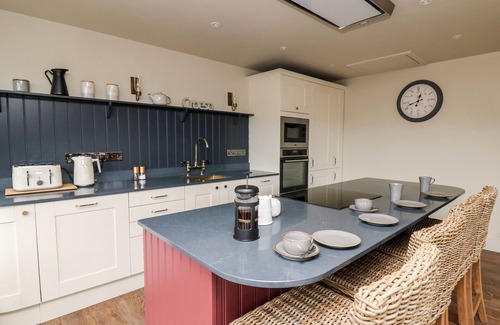Bow Street Cottage | DANT Y LLEW, family friendly, with hot tub in Bow Street, Wales