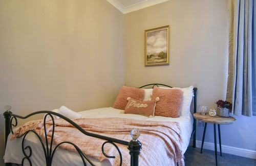 York House | Dante House Near Racecourse