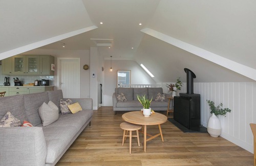Mullion Cottage | DAPHNE, pet friendly, country holiday cottage, with pool in Mullion