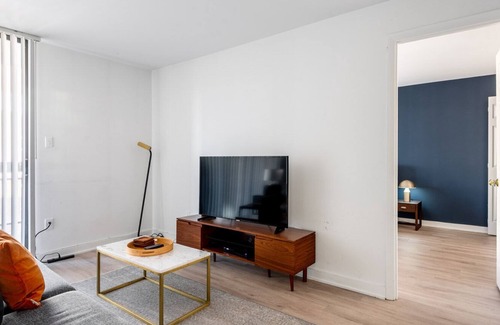 Foggy Bottom Apartment | Dapper Foggy Bottom 1BR w/ W/D + Gym on GW Campus near by Blueground