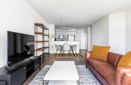 South Beach Apartment | Dapper Waterfront South Beach 2BR w/Pool, Tennis, Spa, by Blueground