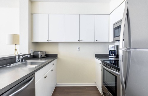 South Beach Apartment | Dapper Waterfront South Beach 2BR w/Pool, Tennis, Spa, by Blueground