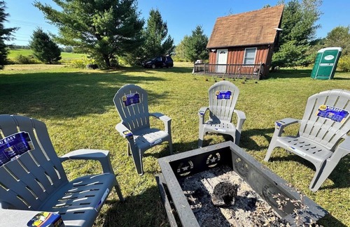 Greene Cabin | Dark Sky Cabin – Cozy Retreat with Wi-Fi & Fire Pit