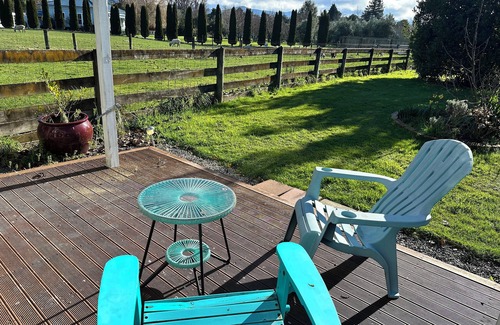Greytown Cottage | Dark Sky Cottage is on the edge of Greytown with a country outlook