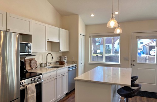 Coeur d'Alene Cottage | Darling Downtown Cottage - summer in CDA!