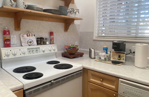 Orem Apartment | Darling secluded 1 bedroom 1 bathroom w/hot tub apartment.
