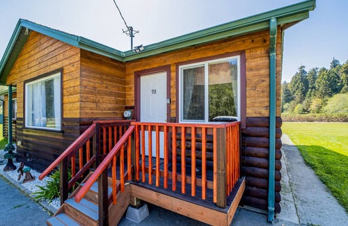 Orick Apartment | Darling studio near the beach & state parks with kitchenette, WiFi, & more