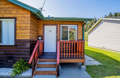 Orick Apartment | Darling studio near the beach & state parks with kitchenette, WiFi, & more