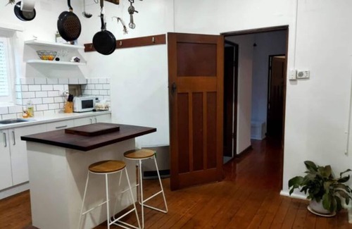 Wagga Wagga Cottage | "Darlow Cottage" with Free Wi-Fi in Central Location near the Hospital Precinct