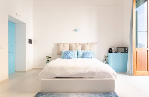 Santa Lucia Bed & Breakfast | Darsena Sunset Suite I by Wonderful Italy