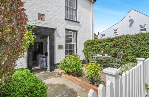 Aldeburgh House | Dart Cottage