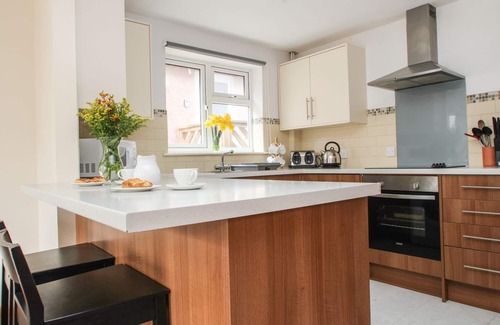 St. Ann's Chapel Cottage | DARTMOOR VALLEY LODGE, pet friendly, with pool in Gunnislake