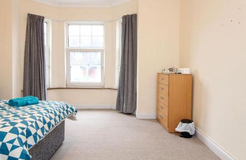 Shirley Apartment | Darwin road guest house room 2
