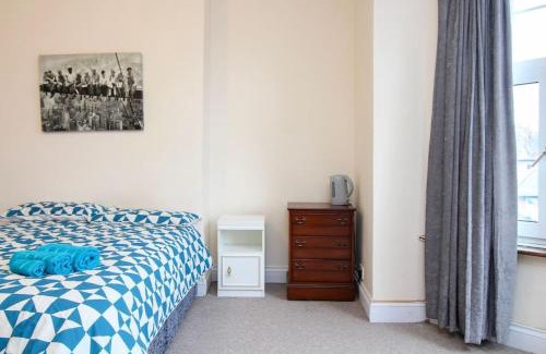 Shirley Apartment | Darwin road guest house room 2