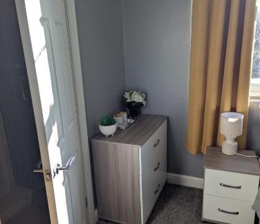 Newcastle-Under-Lyme Apartment | Darwin Stays - Service Accommodation in Newcastle under Lyme City Centre