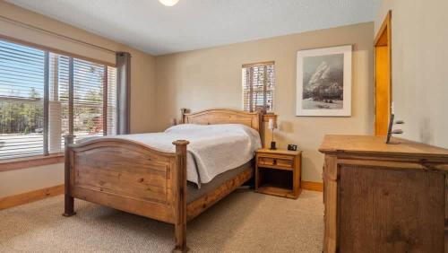 Leadville North House | Das Berghaus with mountain views and hot tub