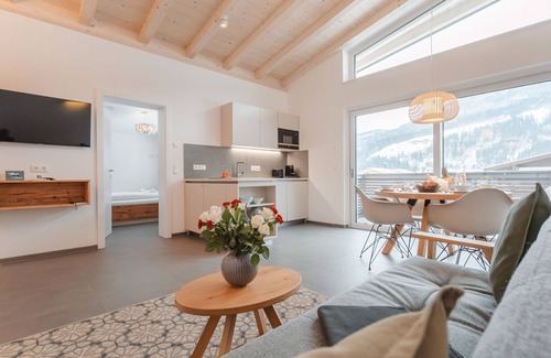 Gries Apartment | Das Georgen, Kitzsteinhorn by Interhome