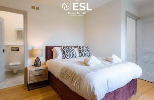 Shrewsbury Apartment | Dashing 2 Bedroom Duplex Apartment, Free Parking