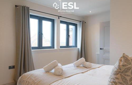 Shrewsbury Apartment | Dashing 2 Bedroom Duplex Apartment, Free Parking