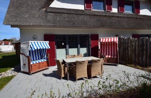 Tarnewitz House | "Dat Smucke Huus" = luxury under thatch in the resort Mariannenweg in Boltenhagen