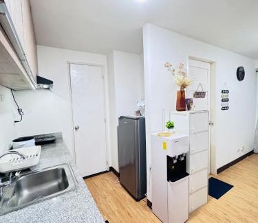 Sasa Hotel | Davao 1BR Condo for 4 with Pool Near SM Lanang and Airport