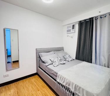 Sasa Hotel | Davao 1BR Condo for 4 with Pool Near SM Lanang and Airport