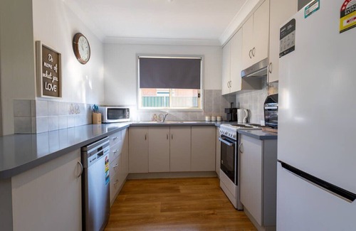 Dubbo House | Davidson - Family Getaway, Pets Allowed